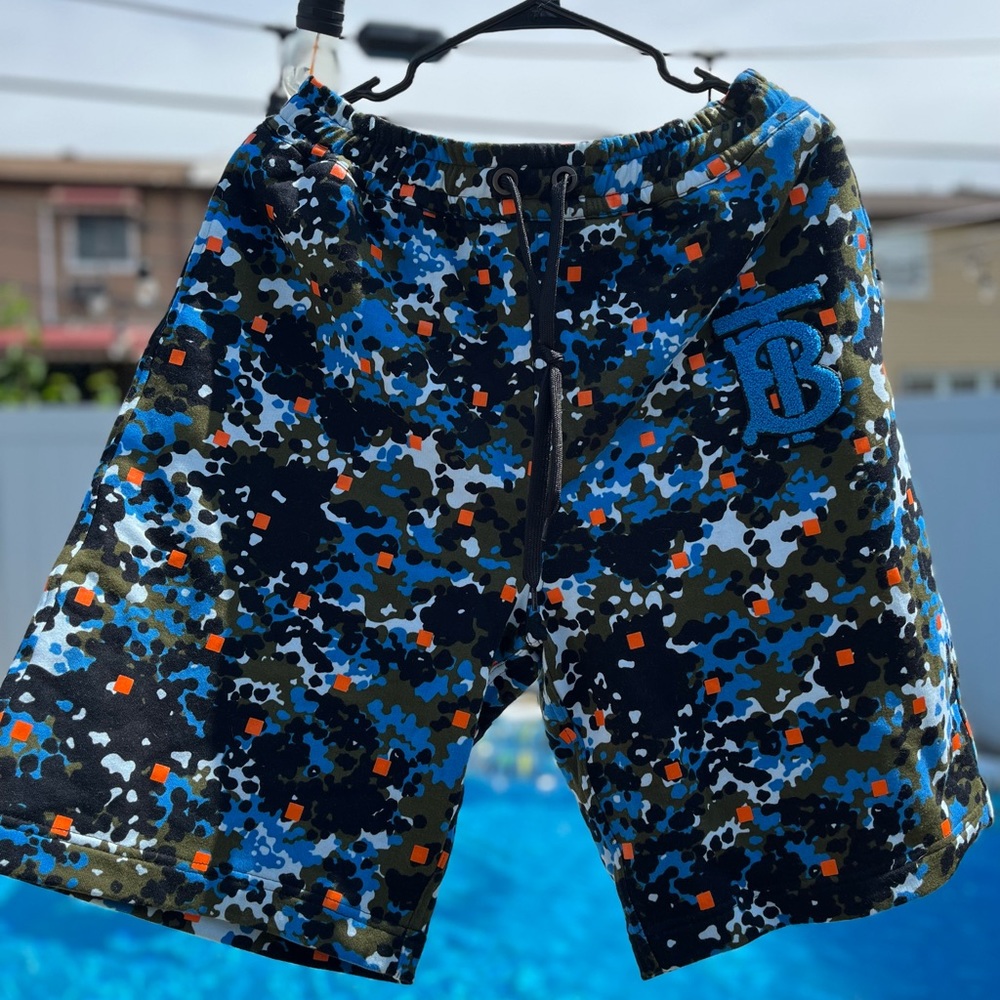 *NEW* Men’s Burberry Digi camo sweatshorts